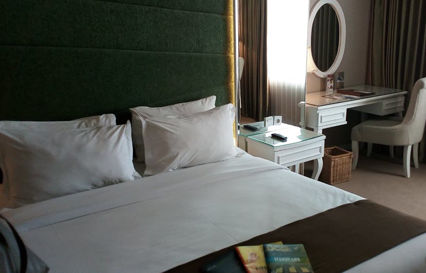 kamar Premium Deluxe di hotel Rich Palace Surabaya,Jawa Timur