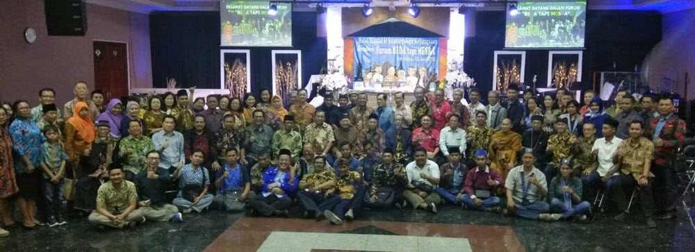 Foto Bersama dengan Anggota Forum Beda Tapi Mesra seusai acara Halal Bihalal dan Silahturahmi pada hari Selasa (17/7/2018)