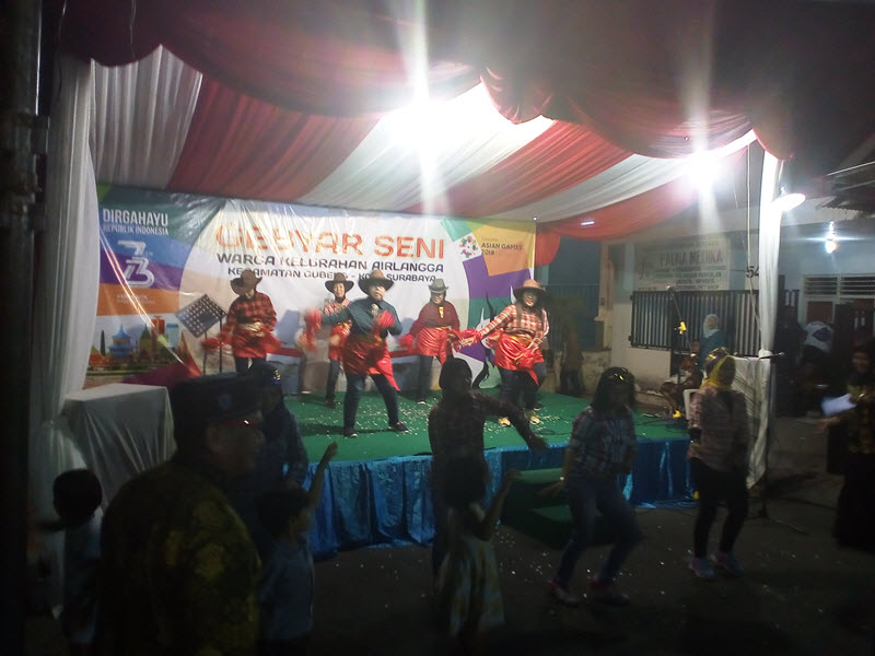 Suasana acara Gebyar Seni Kelurahan Airlangga Surabaya